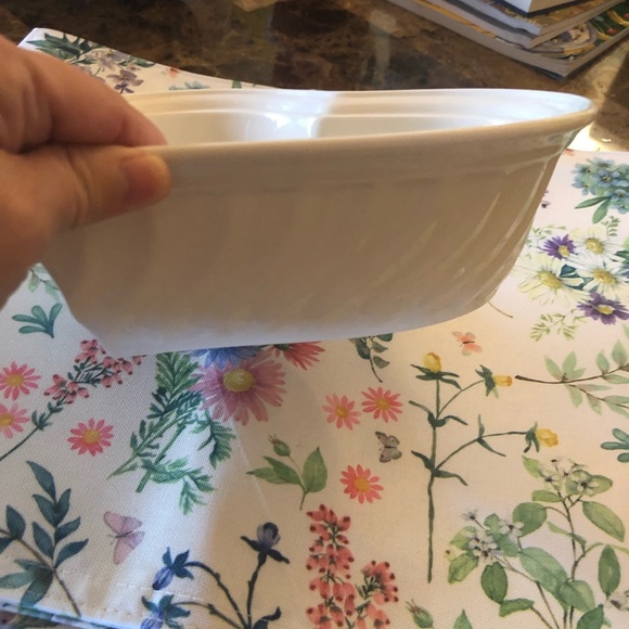 Beautiful porcelain swirl heart bowl. NWOT - Picture 3 of 7